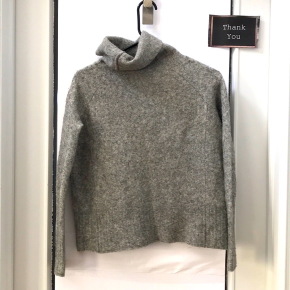 Community Plutarch Sweater - Picture 3 of 6